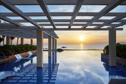 Bazén v ubytování Sheraton Grand Danang Beach Resort & Spa nebo v jeho okolí