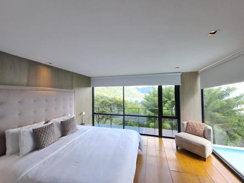 Ένα ή περισσότερα κρεβάτια σε δωμάτιο στο Cardedeu Hotel Lago de Coatepeque