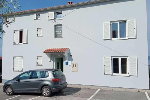 Apartments with parking space Njivice, Krk - 21773