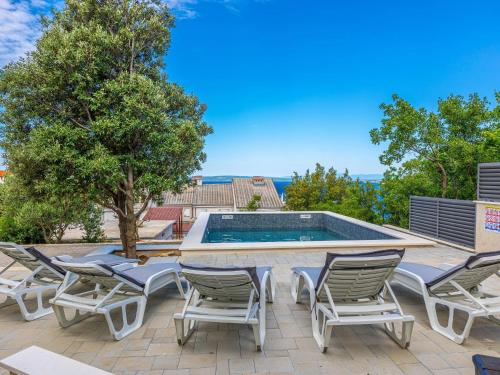 Holiday home with pool in Klenovica