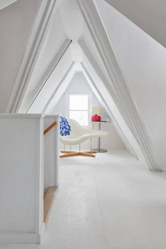 Ένα ή περισσότερα κρεβάτια σε δωμάτιο στο Cozy, Tranquil A-Frame Oasis