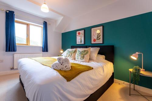 Cama ou camas em um quarto em 2 bedroom Apartment - Free secure parking - City Centre - Sleeps up to 5-6