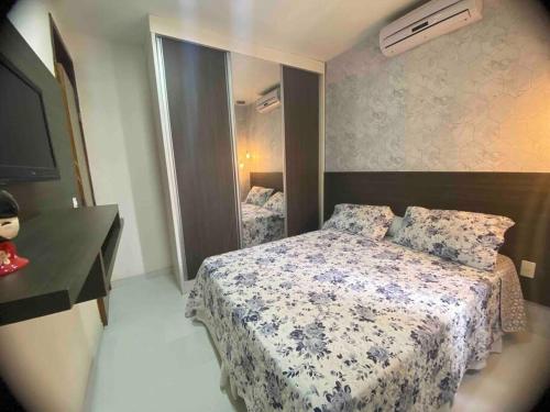 a bedroom with a bed and a large mirror at Duplex em condomínio fechado in Campina Grande