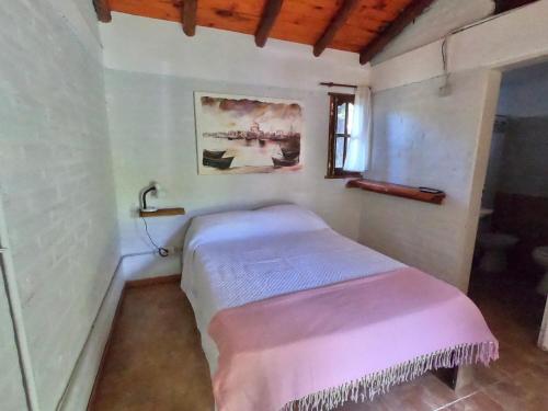 Een bed of bedden in een kamer bij Posada Vieja Estancia