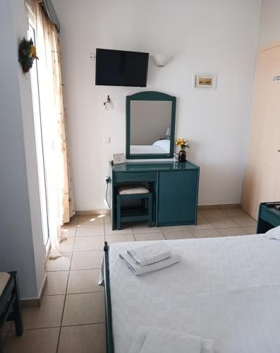 Μια τηλεόραση ή/και κέντρο ψυχαγωγίας στο Πικροδάφνες