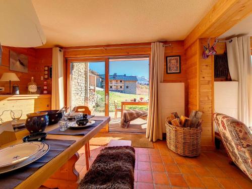 Chalet Les Menuires, 5 pièces, 10 personnes - FR-1-344-1202