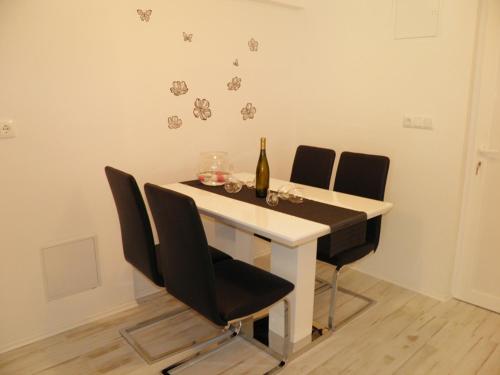 Galería fotográfica de Apartment Leptir en Podstrana