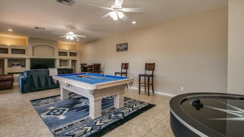 Gambar di galeri bagi Fabulous 4-Bdrm WBreathtaking Views & Pool di Fountain Hills