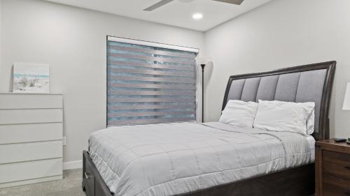 En eller flere senge i et værelse på Gorgeous Upgraded Scottsdale Condo