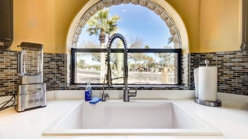 Foto sihtkohas Fountain Hills asuva majutusasutuse Fountain Hills Gem with Pool and Great Views galeriist