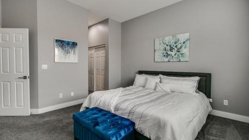 a bedroom with a large bed with a blue ottoman at 3 Bdrm Townhouse WGarage in Gated Complex in Phoenix