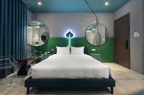 Postel nebo postele na pokoji v ubytování Jacayl Hotel - Hà Đông