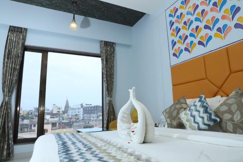 HOTEL THE GRANDLADHUKARAにあるベッド