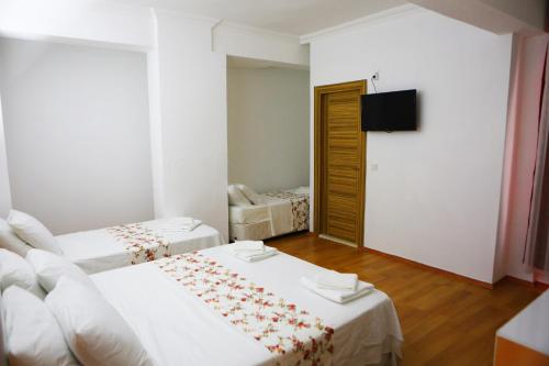 Кровать или кровати в номере Uğur Otel