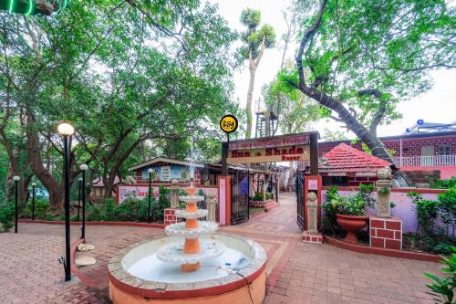a fountain in the middle of a street at Itsy By Treebo- Sun N Shade in Matheran