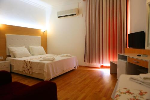 Кровать или кровати в номере Uğur Otel