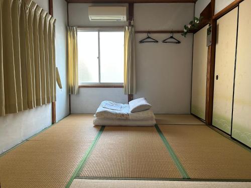 Postel nebo postele na pokoji v ubytování Tentsuku Guest House