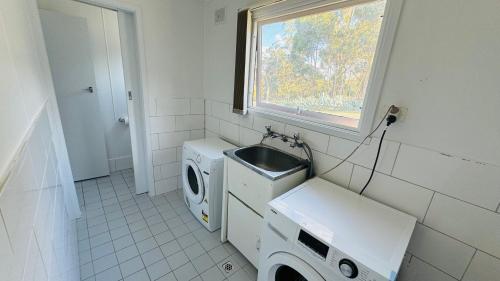 Η κουζίνα ή μικρή κουζίνα στο Clare Valley Motel