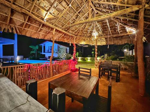 A restaurant or other place to eat at Finch Tangalle