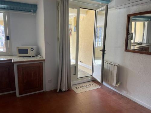 Køkken eller tekøkken på Sur le port face à la citadelle