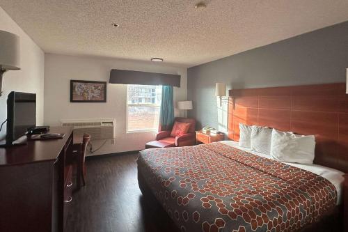 a hotel room with a bed and a desk at Econo Lodge Tucumcari Route 66 in Tucumcari