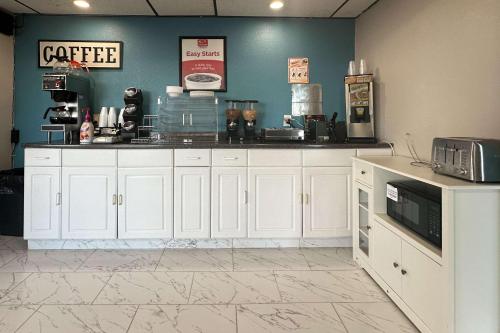 Køkken eller tekøkken på Econo Lodge Tucumcari Route 66