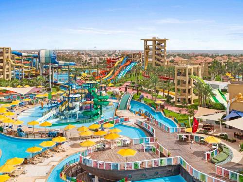 una imagen de un parque acuático con un tobogán de agua en Rixos Premium Seagate - Ultra All Inclusive en Sharm El Sheikh