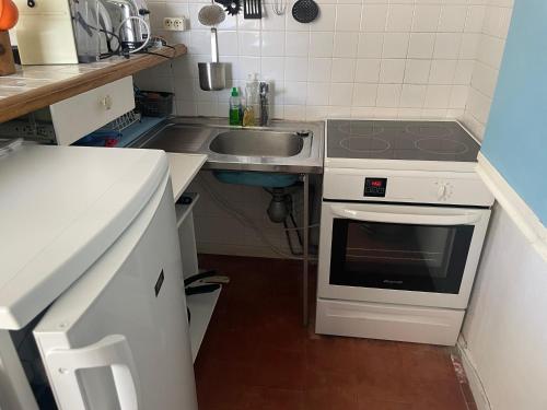 Køkken eller tekøkken på Sur le port face à la citadelle