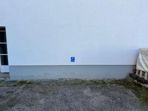 a blue sign on the side of a white wall at Mariazeller Rooms in Mariazell