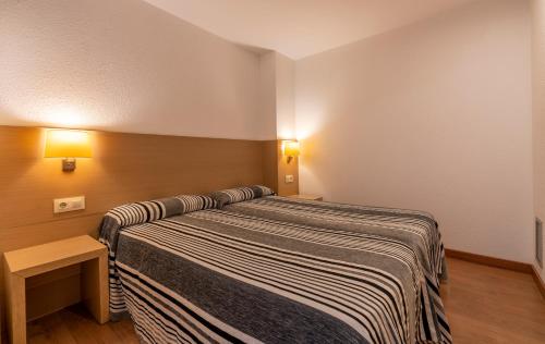 Postel nebo postele na pokoji v ubytování Almirall Apartaments