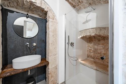 a bathroom with a sink and a shower at Gattoni Room by Rentbeat in Martina Franca