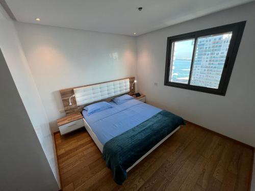 a bedroom with a large bed and a window at Appartement Ocean View - Marina Casablanca in Casablanca