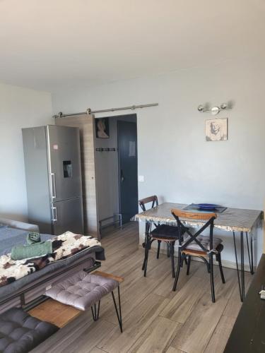studio agay a 2 pas des plages