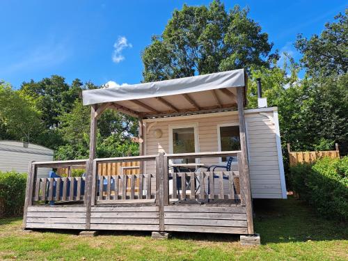 a tiny house with a gazebo on the grass at Tiny house in Wittelte