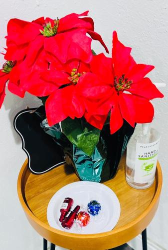 Φωτογραφία από το άλμπουμ του Lovely Sherman Oaks Studio στο Λος Άντζελες