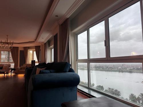 Apartment with a Nile View, Cairo, Maadi- شقه مطله بالكامل على النيل مباشره