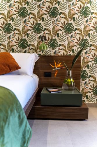 a bedroom with a bed and a table with a plant at Virdamuri - Etna Country Resort in Giarre