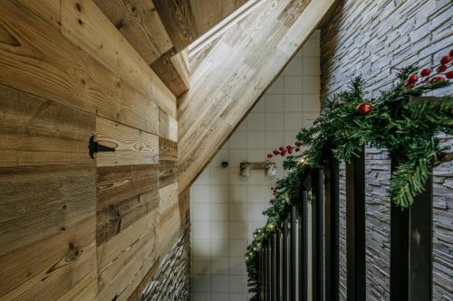 a hallway with a christmas wreath on a wall at Luxury Chalet Kajmer in Jurgów