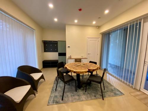 a dining room with a table and chairs at Apartamentai Ornamentai in Druskininkai