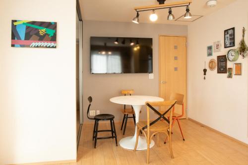 a dining room with a table and chairs at Relax Lounge TOKYO in Tokyo