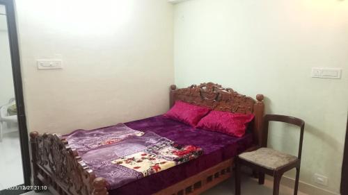 Giường trong phòng chung tại Aran Western cottage and Room