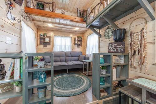 Gallery image of Peaceful Getaway In Charming Tiny House 