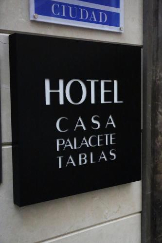 a sign for a hotel czaaza palaza tables at Hotel Casa Palacete Tablas by Maxi Hoteles in Granada