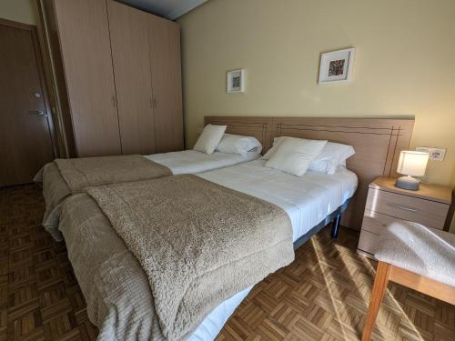 Ένα ή περισσότερα κρεβάτια σε δωμάτιο στο Zumaia Basque Alai