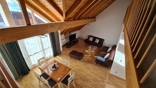an overhead view of a living room with a table at Ferienwohnung CELI in Rottweil