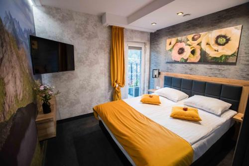 Кровать или кровати в номере Apartments in Bukowina