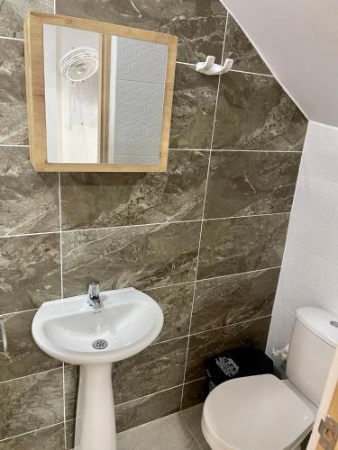 Koupelna v ubytování HOTEL TORRE DELUXE ¨SANTORINI¨