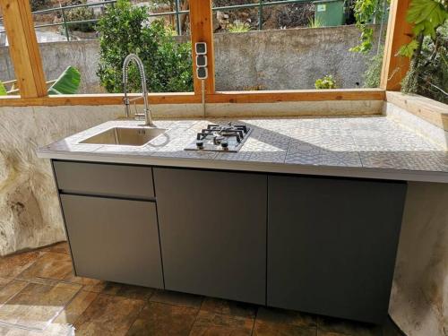 Ett badrum på Souterrain für max 2 P., Bad, Außenküche, Garten
