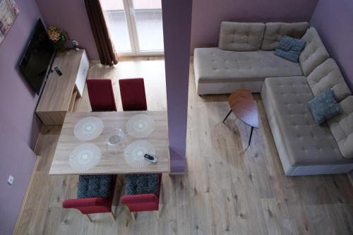 Ein Sitzbereich in der Unterkunft Apartments Vukalovic