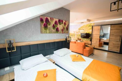 Кровать или кровати в номере Apartments in Bukowina
